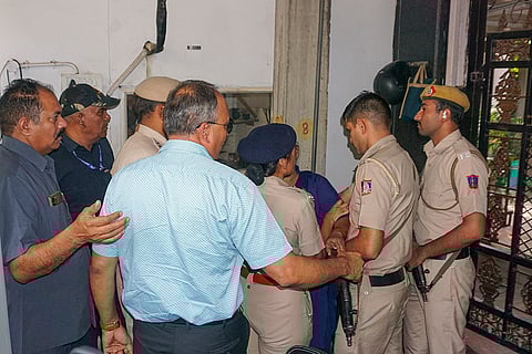 Police team reaches Kejriwal's residence